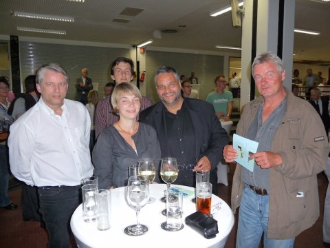 Partei- und Fraktionsvorsitzender Jürgen Peters, Ratsfrau Sarah Stockmann, Landtagsvizepräsident Oliver Keymis und Grünes Urgestein wieder im Rat: Winni Schmitz-Linkweiler. Dahinter: Hendrik Müller, sachkundiger Bürger der Grünen im Schulausschuss