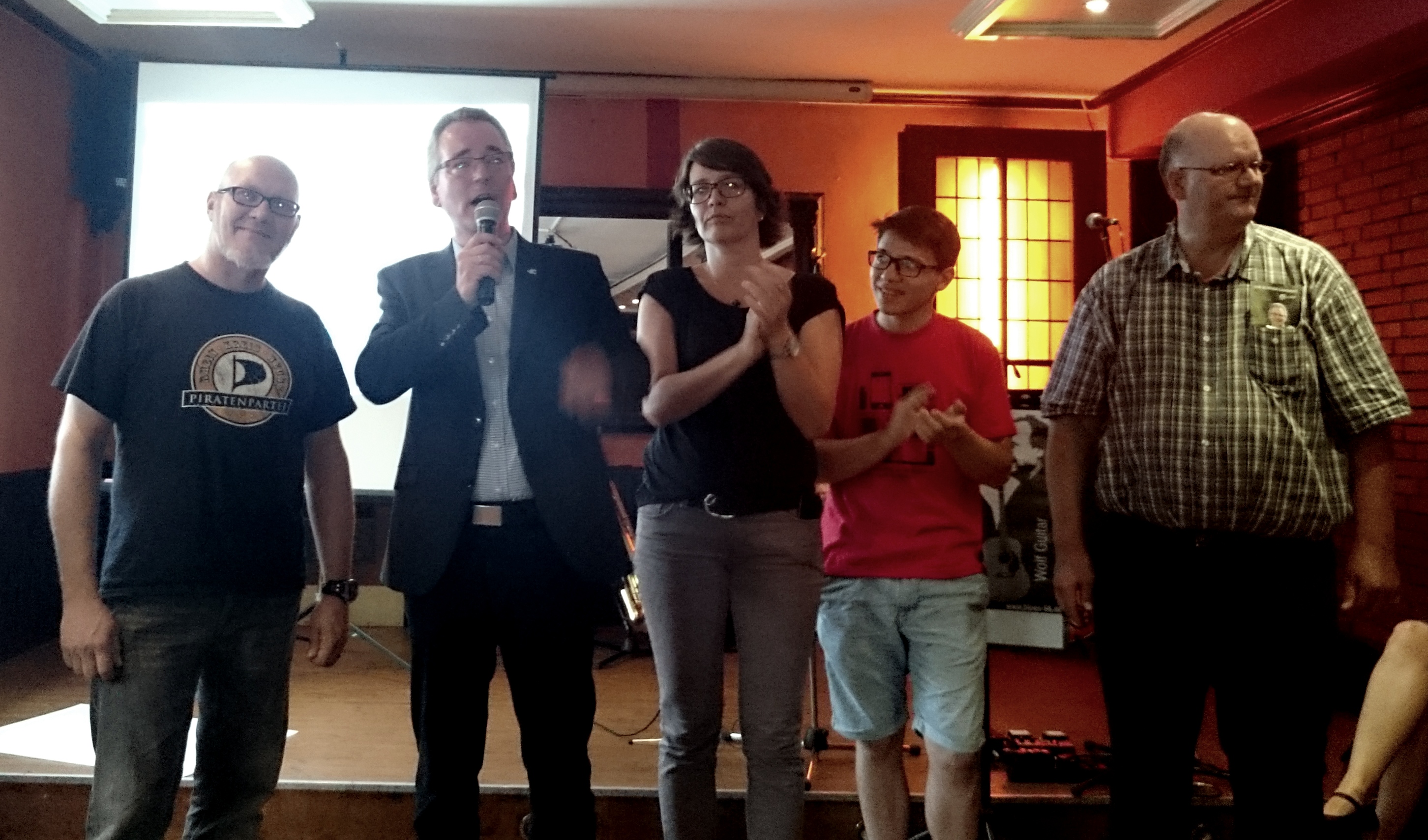 ?GEMEINSAM. BUNT. STARK -Tour? Hans-Christian Markert (SPD, Grüne, Linke, Piraten und Die Aktive) im Dörper Osterrath
